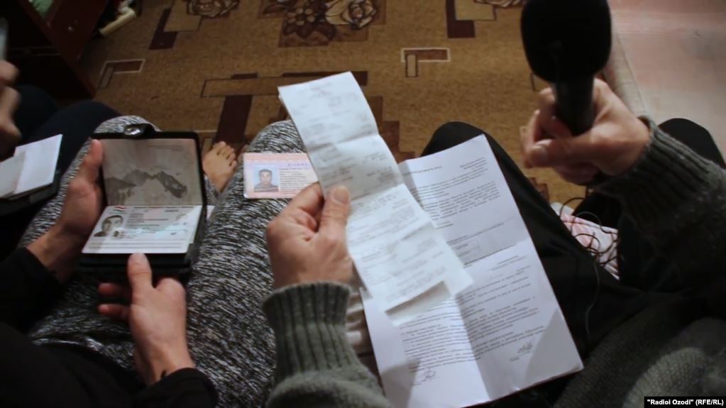 Произвол полицейских или нарушение правил пребывания? В Москве оштрафованы два таджикских мигранта