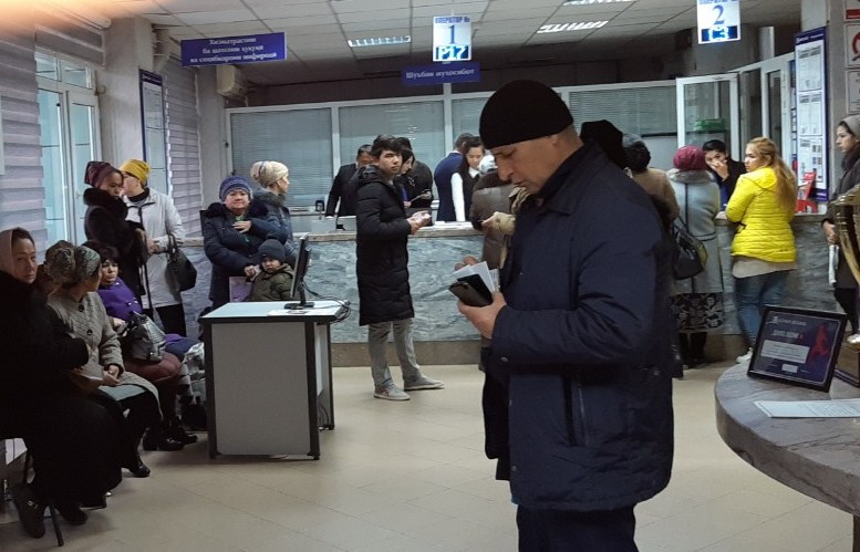 Банки Таджикистана будут работать до 19:00, чтобы выдавать денежные переводы из России