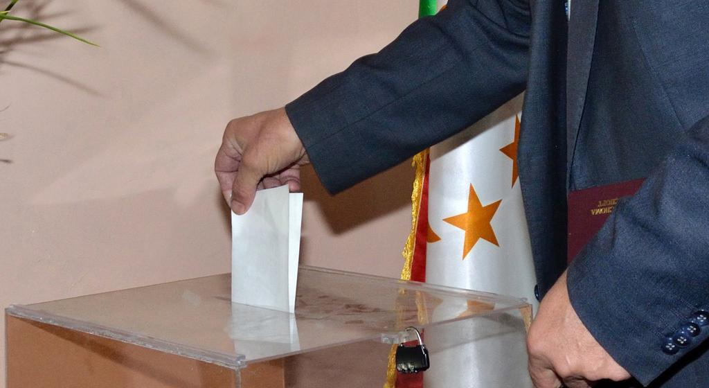 Соцпартия Таджикистана выдвинула на выборы 8 кандидатов, а Демпартия – все руководство