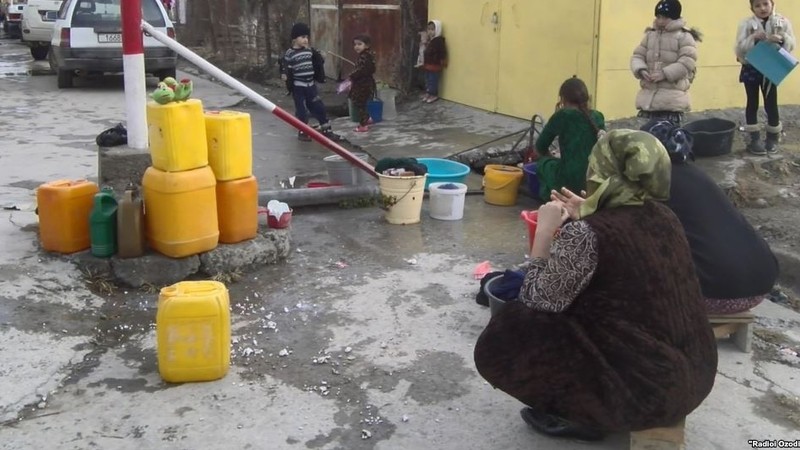 Авария не устранена. Западная часть Душанбе снова осталась без питьевой воды