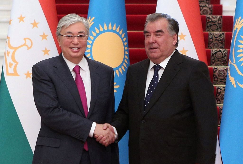 Эмомали Рахмона пригласили посетить Казахстан с официальным визитом