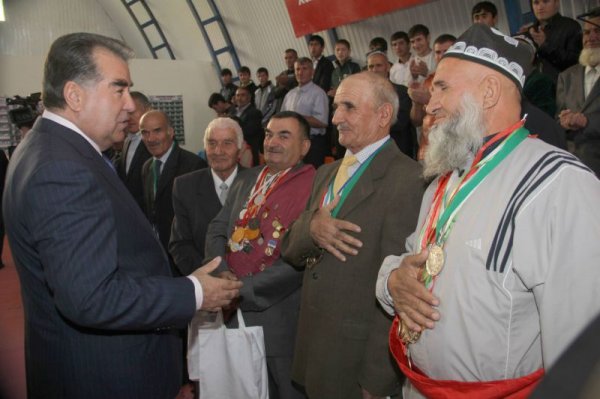 Президент Таджикистана: В каждое селение – по спортивному залу