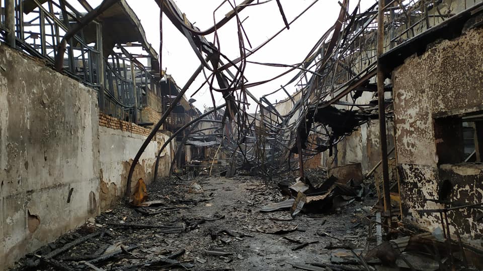 МВД: При пожаре столовых рядом с рынком «Саховат» в Душанбе пострадал один повар