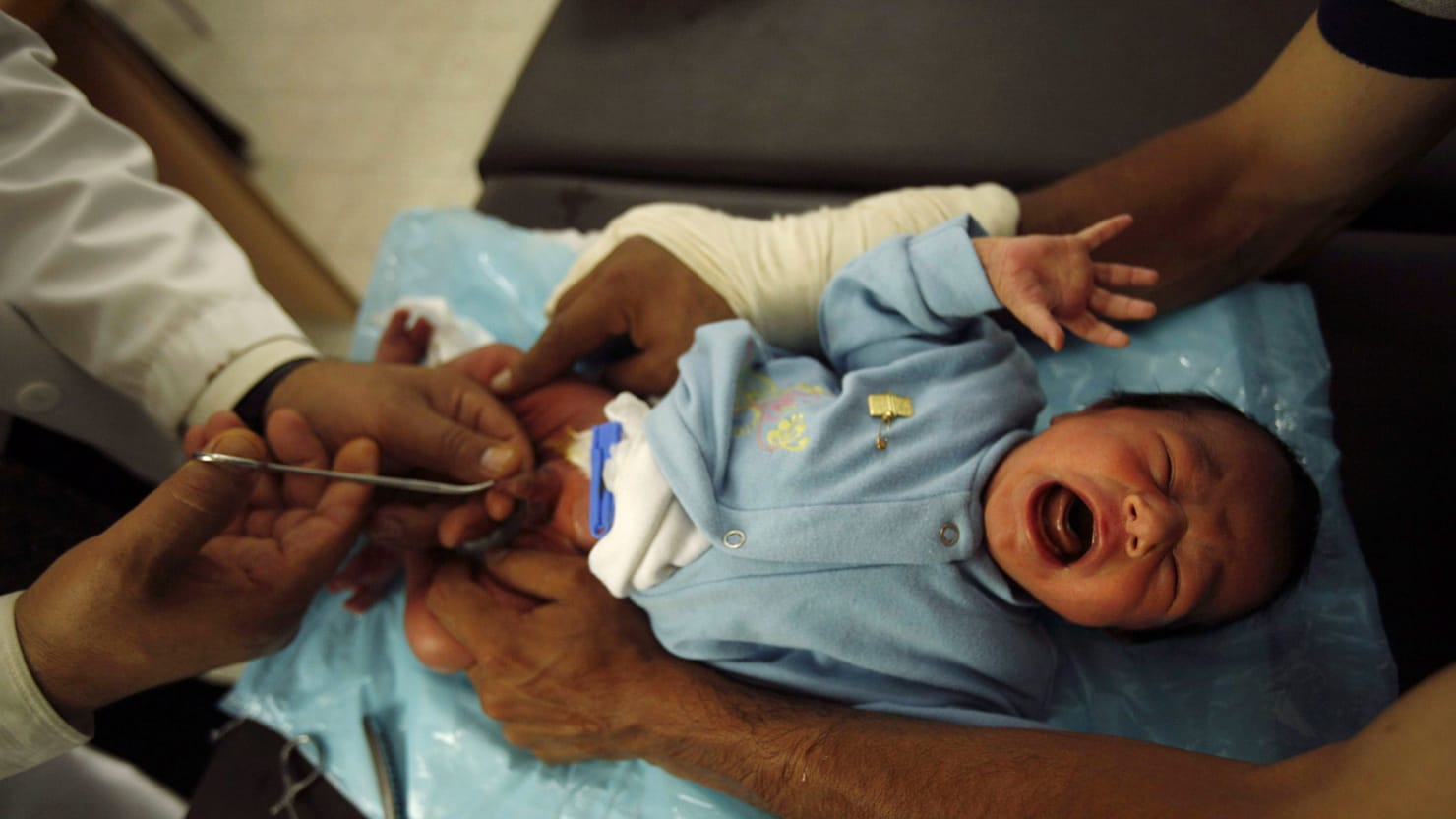 В Таджикистане перед обрезанием детей будут проверять на ВИЧ и гепатит