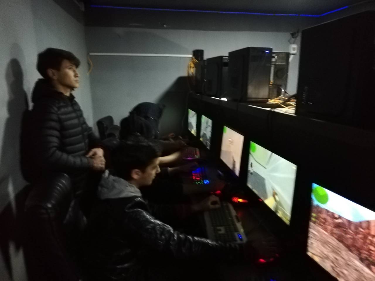 В Душанбе милиция закрыла центр компьютерных игр. Там находились дети