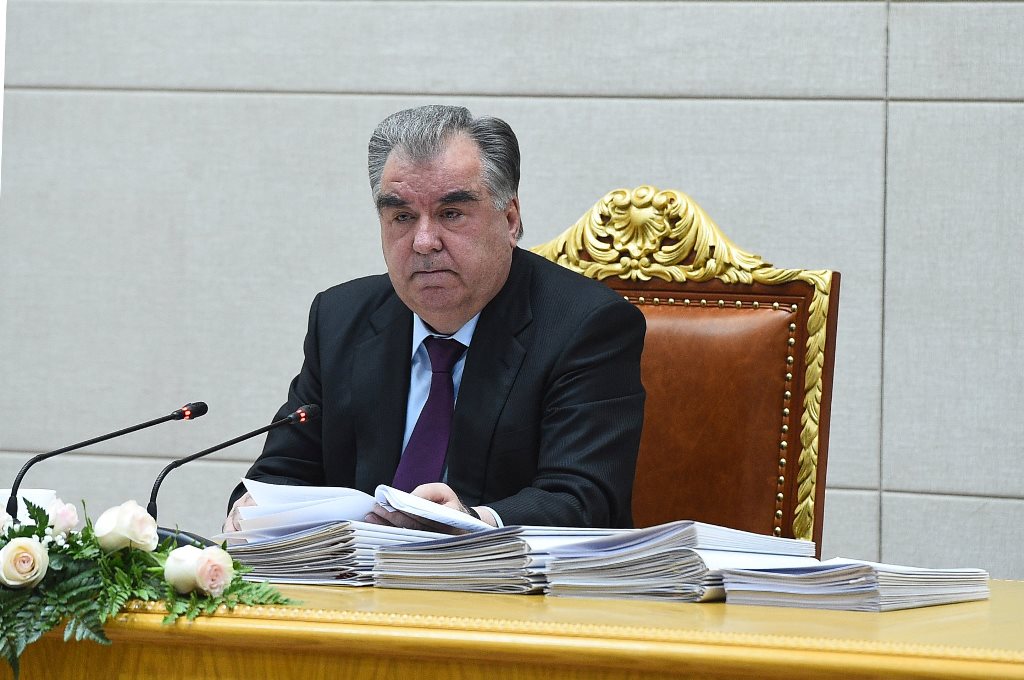 Президент Таджикистана снял с постов вице-премьера, министров юстиции и труда