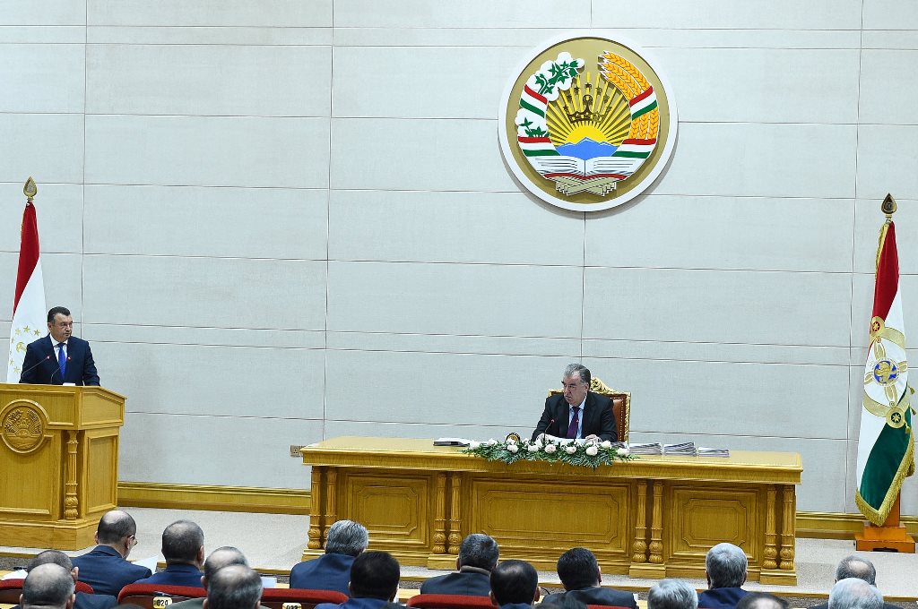 Эмомали Рахмон поручил правительству Таджикистана в текущем году довести объем ВВП страны до 87,4 млрд. сомони