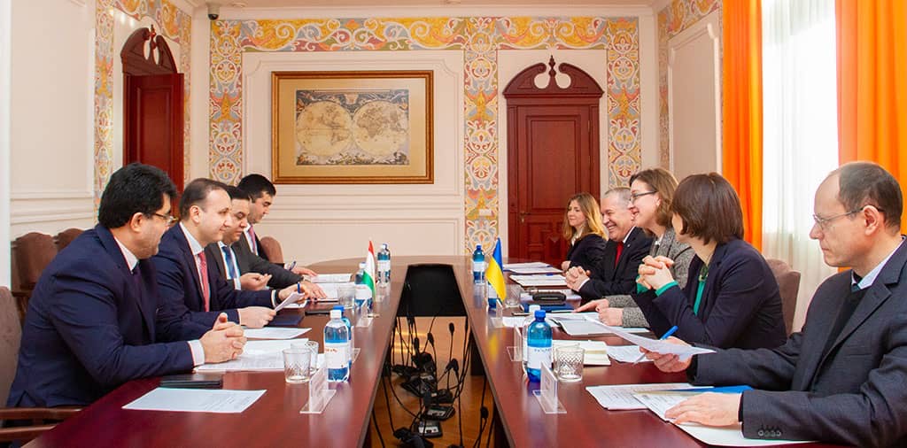 Душанбе и Киев провели первые политические консультации