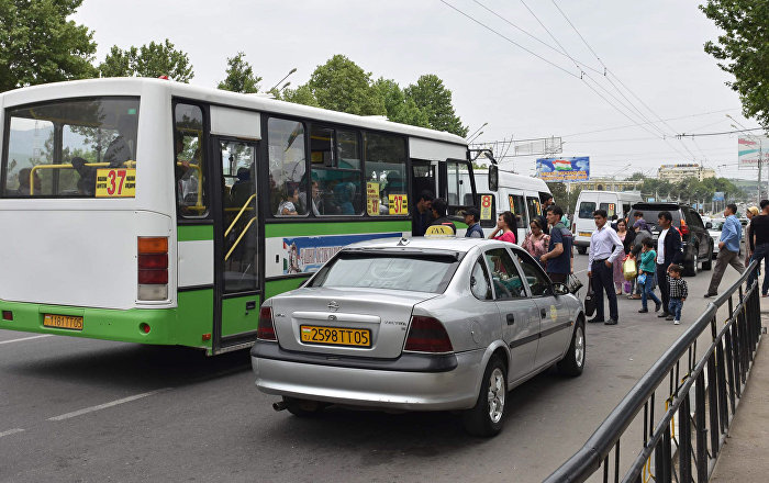 Таджикистан усилит контроль за компаниями, занимающимися пассажирскими перевозками. Службы такси в их числе