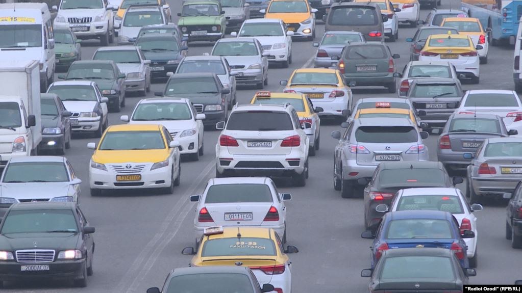 В Душанбе пересмотрят запрет на использование автомобилей старше 2014 года в качестве такси