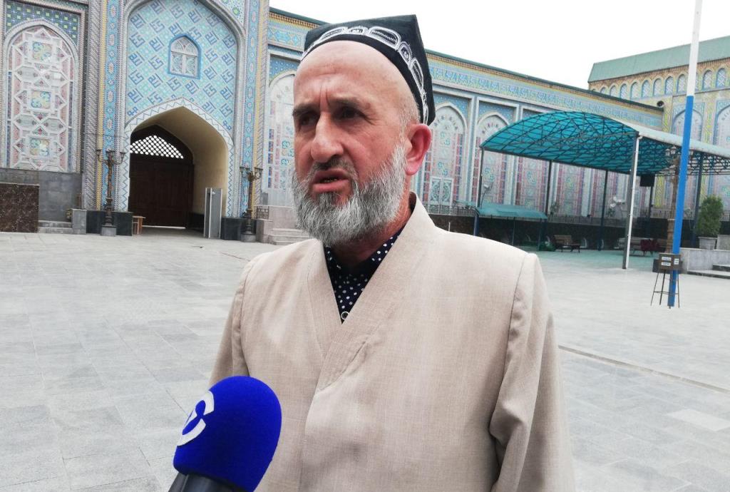 Совет улемов Таджикистана рекомендует воздержаться от совместных молитв в мечетях