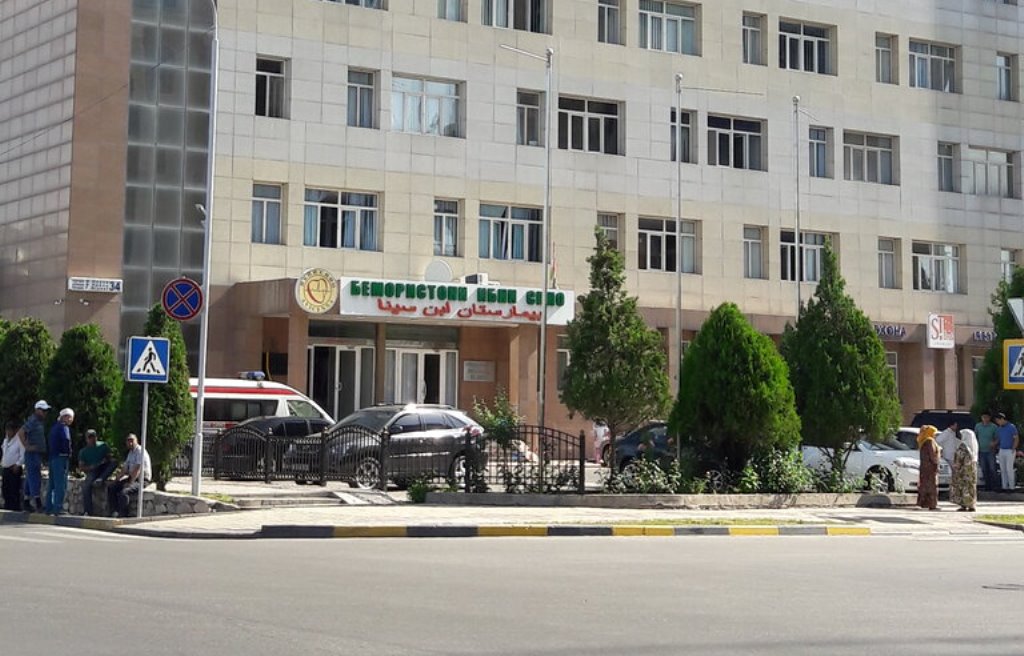 «Болезнь застала нас врасплох». Клиника Сино в Душанбе сообщила о заражении своих сотрудников