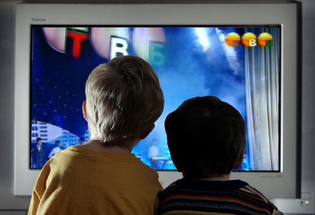 Дистанционные уроки для школьников начали транслировать на ТВ «Бахористон»