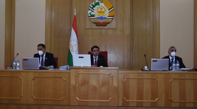 Рустам Эмомали провел третью сессию верхней палаты парламента Таджикистана