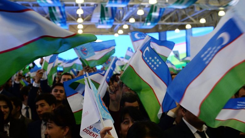 Эмомали Рахмон поздравил народ Узбекистана с Днем независимости