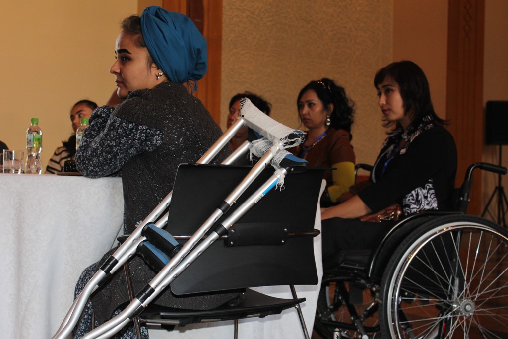 Исследование: Отсутствие комплексного законодательства в Таджикистане усложняет жизнь людям с инвалидностью