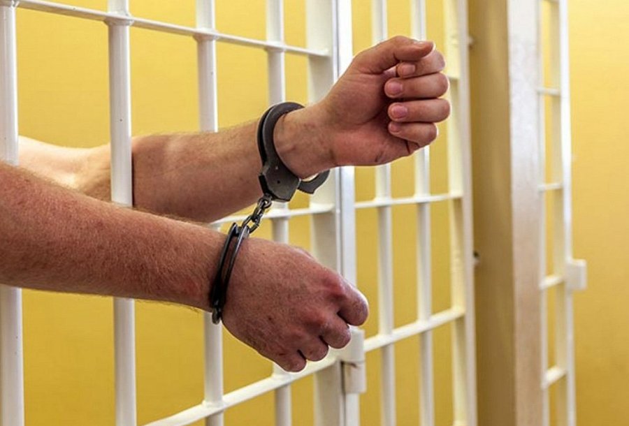 За присвоение, контрабанду и служебный подлог душанбинский таможенник приговорен к 20 годам тюрьмы