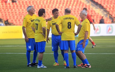 Легенде таджикского футбола Владимиру Гулямхайдарову исполнилось 75 лет
