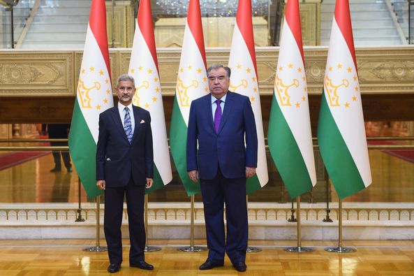 Эмомали Рахмон и глава МИД Индии обсудили перспективы таджикско-индийского сотрудничества