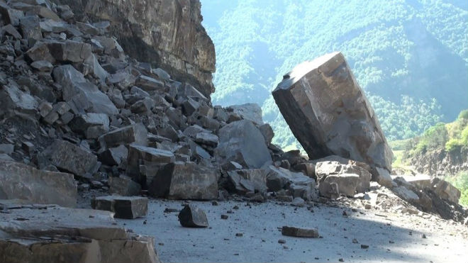КЧС: В Пенджикенте из-за камнепада эвакуированы 112 человек
