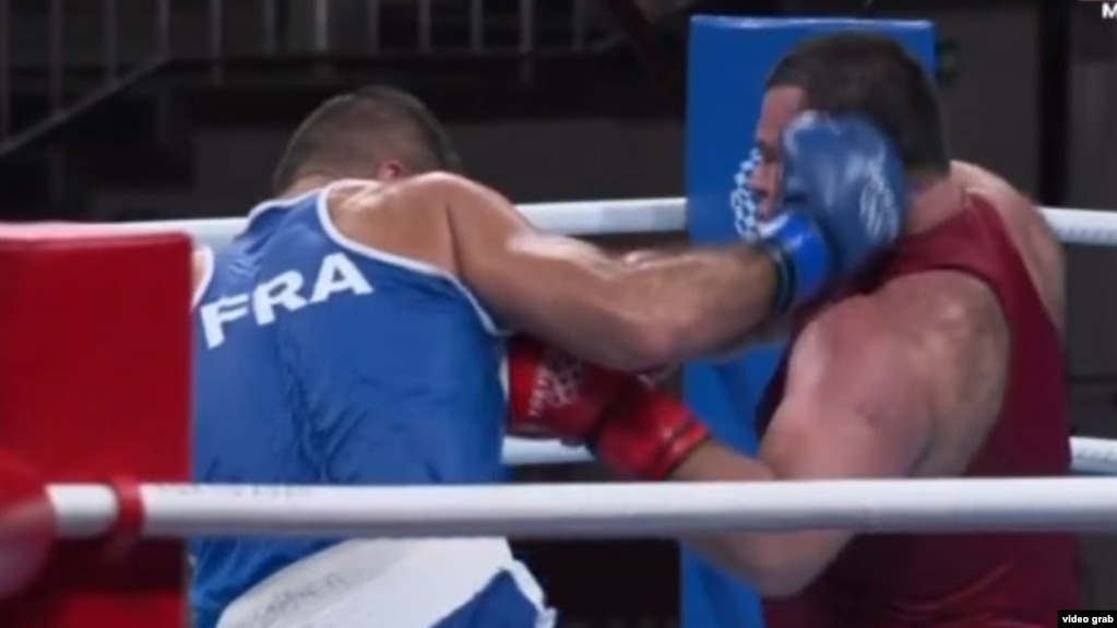 Токио-2020: таджикский боксер Сиёвуш Зухуров проиграл свой бой французскому спортсмену