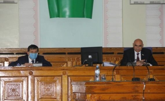 Таджикские депутаты вернулись с летних каникул