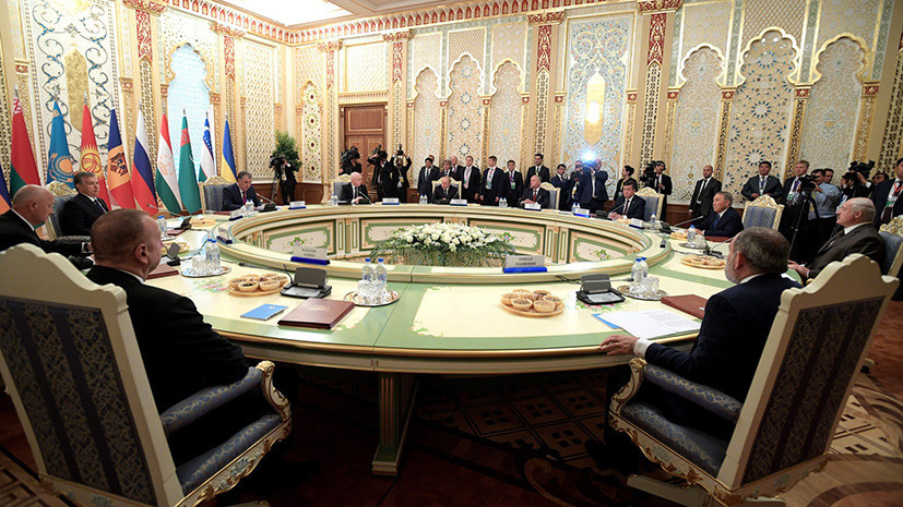 Президент Таджикистана принимает участие в саммите СНГ