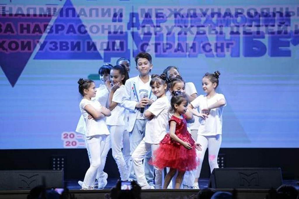 В Душанбе открывается Международный фестиваль «Цветы столицы»