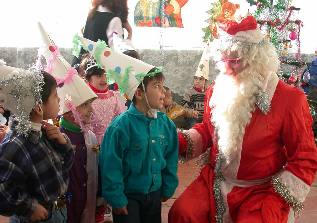 Таджикистан: Новогодние ёлки в школах не разрешают, а в детсадах можно их украшать