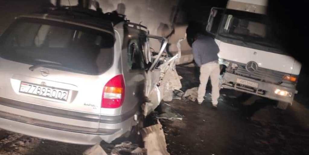На автодороге Душанбе-Худжанд грузовик столкнулся с легковушкой, погиб человек