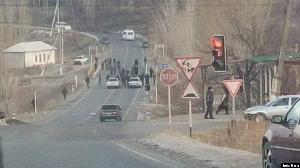 Конфликт на таджикско-кыргызской границе: один погибший, 17 раненых