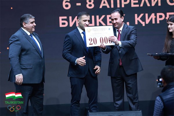 Темур Рахимов объявлен лучшим спортсменом 2021 года