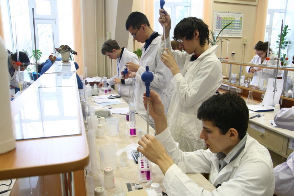Минобразования Таджикистана: программа оснащения школ лабораториями и учебными кабинетами выполнена всего на 24,3%