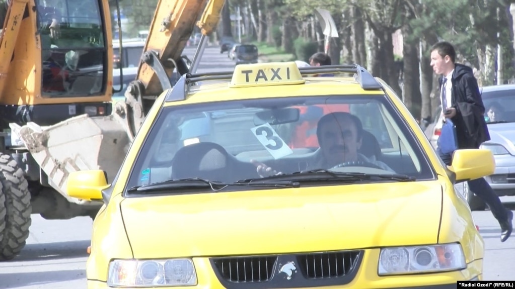 «Каждый таксист кормит семью из 5-6 человек». «Такси по 7 сомони» на улицах Душанбе становится все меньше?