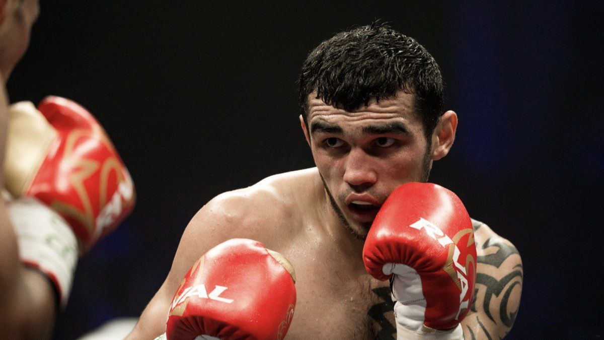 Самый успешный боксёр Таджикистана поборется за титул чемпиона мира