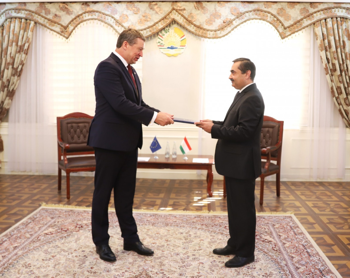 Новый глава представительства Евросоюза вручил верительные грамоты в МИД Таджикистана