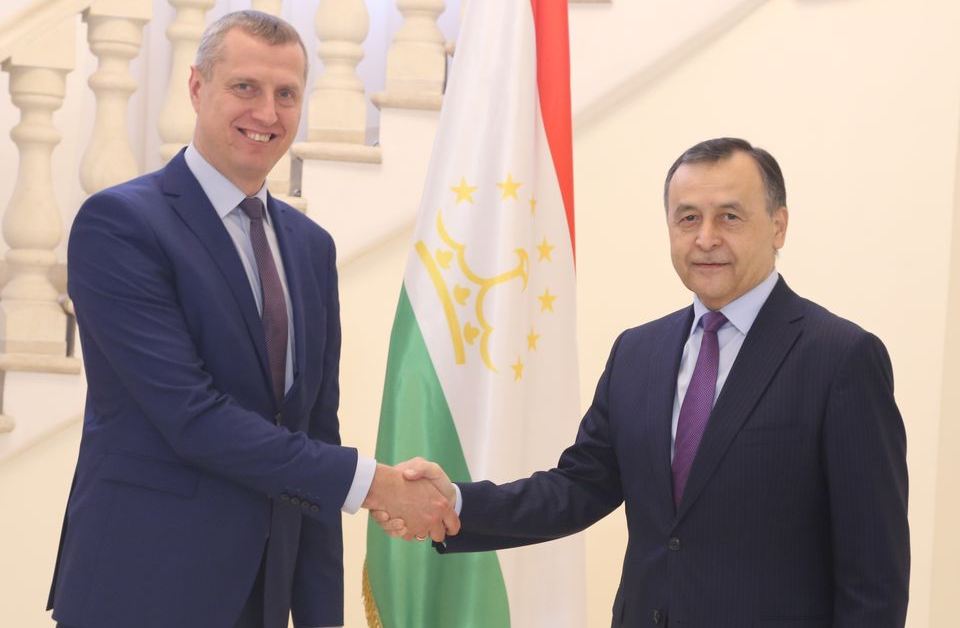 Крутой поможет Таджикистану в получении белорусской машиностроительной техники