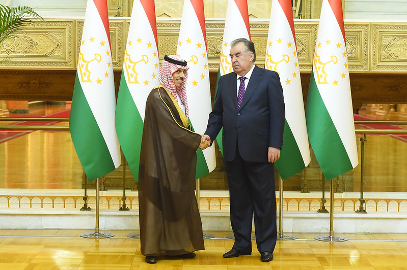 Эмомали Рахмон и Фархан Аль Сауд обсудили Национальные стратегии двух государств