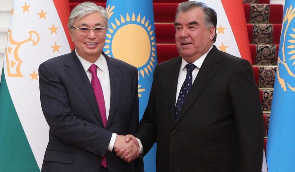 Эмомали Рахмон поздравил Касым-Жомарта Токаева с победой на выборах президента Казахстана