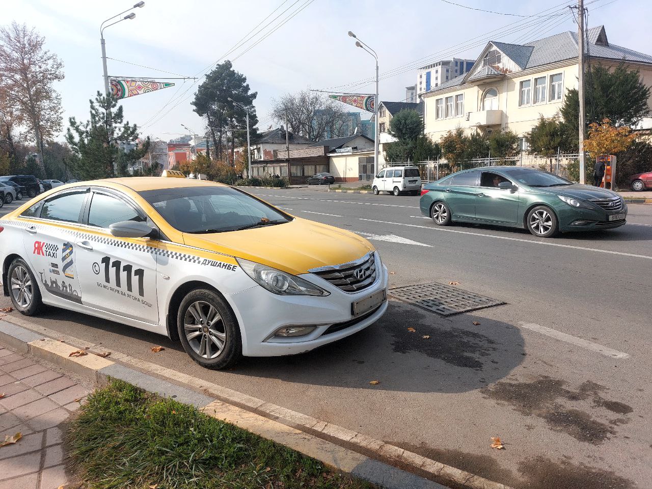 Безопасность или старый новый запрет? Почему в Душанбе снимают госномера на такси