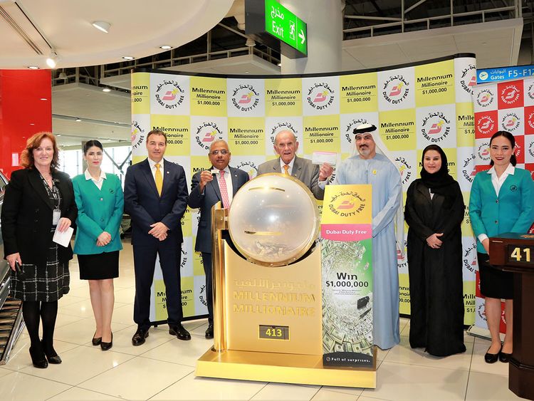 В ОАЭ ищут таджикистанца, который выиграл $1 млн в лотерею в аэропорту Дубая