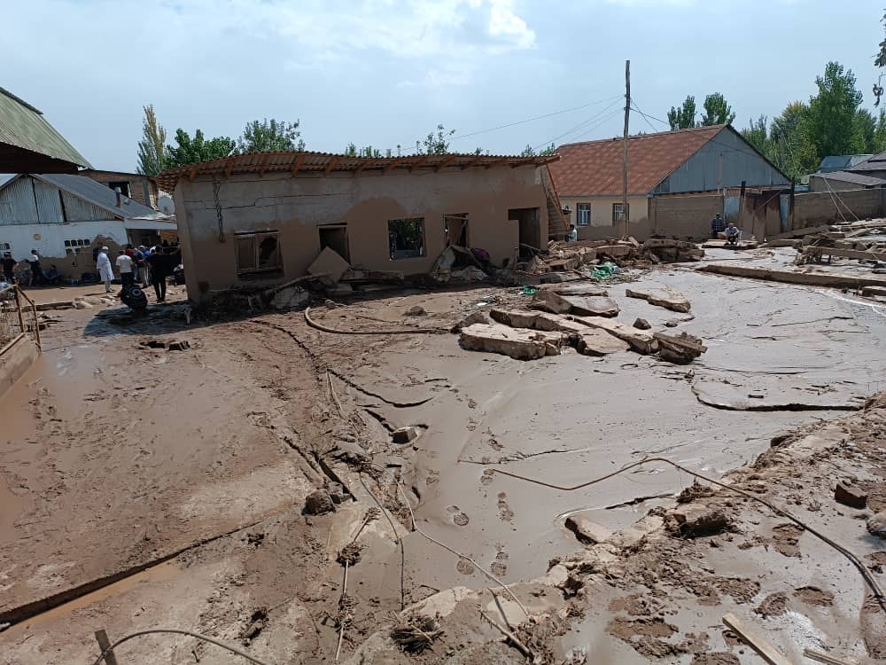 Число жертв стихии в Таджикистане увеличилось до 17 человек