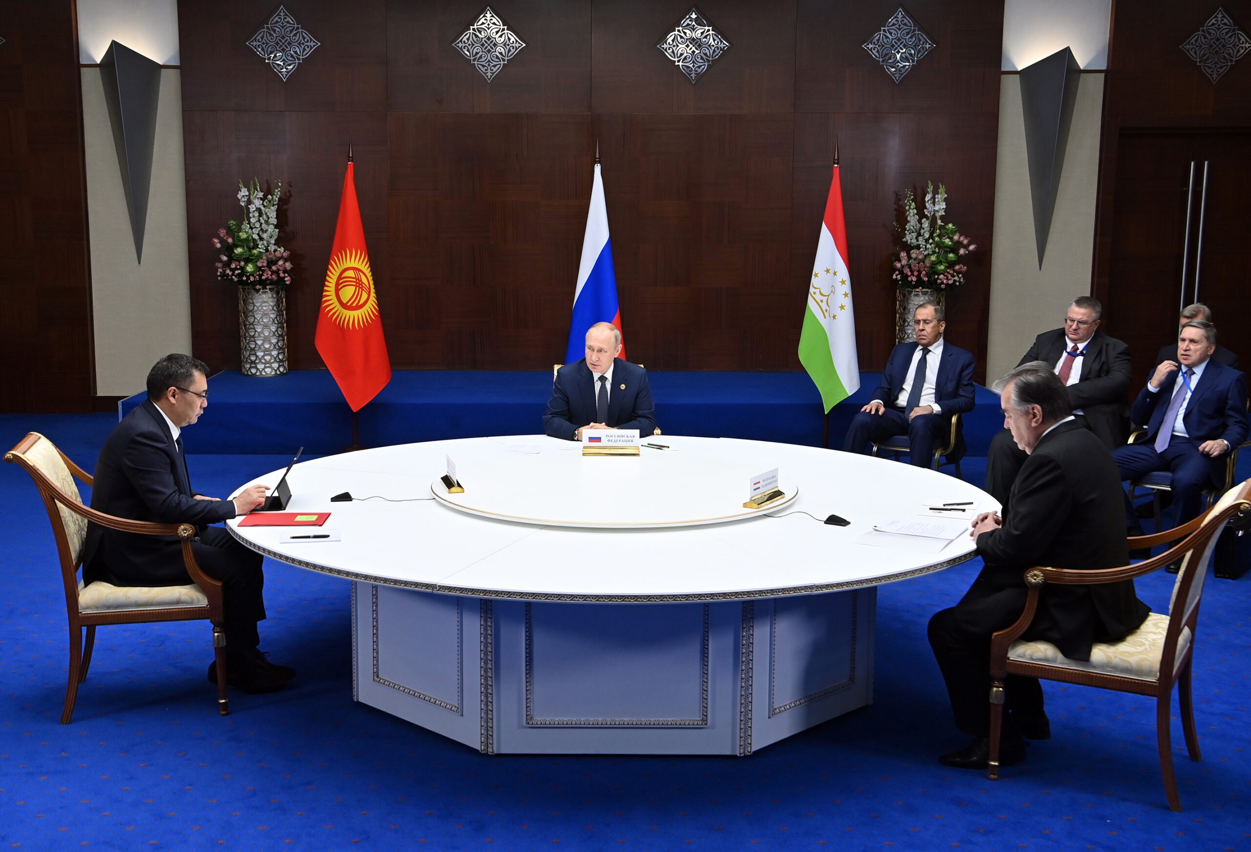 МИД РФ: Москва призывает Бишкек и Душанбе избежать эскалации конфликта