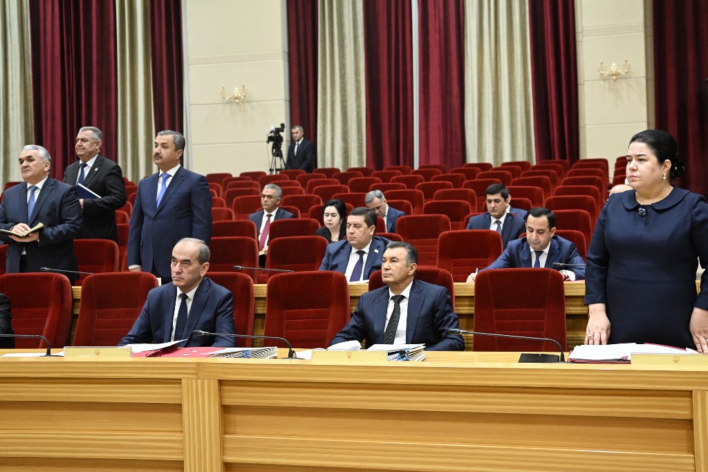 О чем говорили на заседании правительства и что поручил президент Таджикистана?