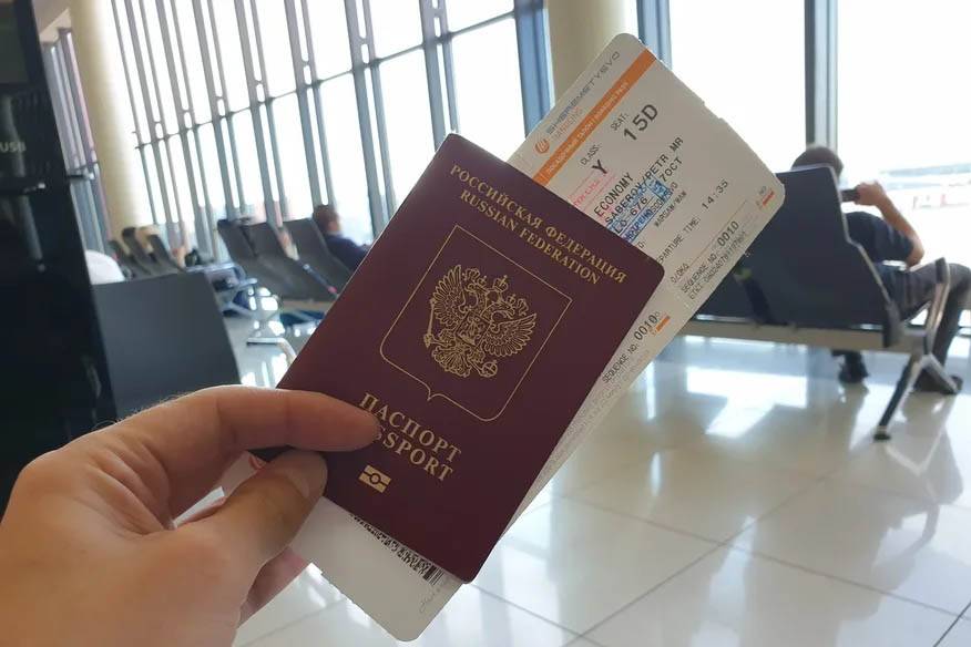 Теперь таджикистанцы с двойным гражданством могут влетать и вылетать в/из России только с загранпаспортом РФ