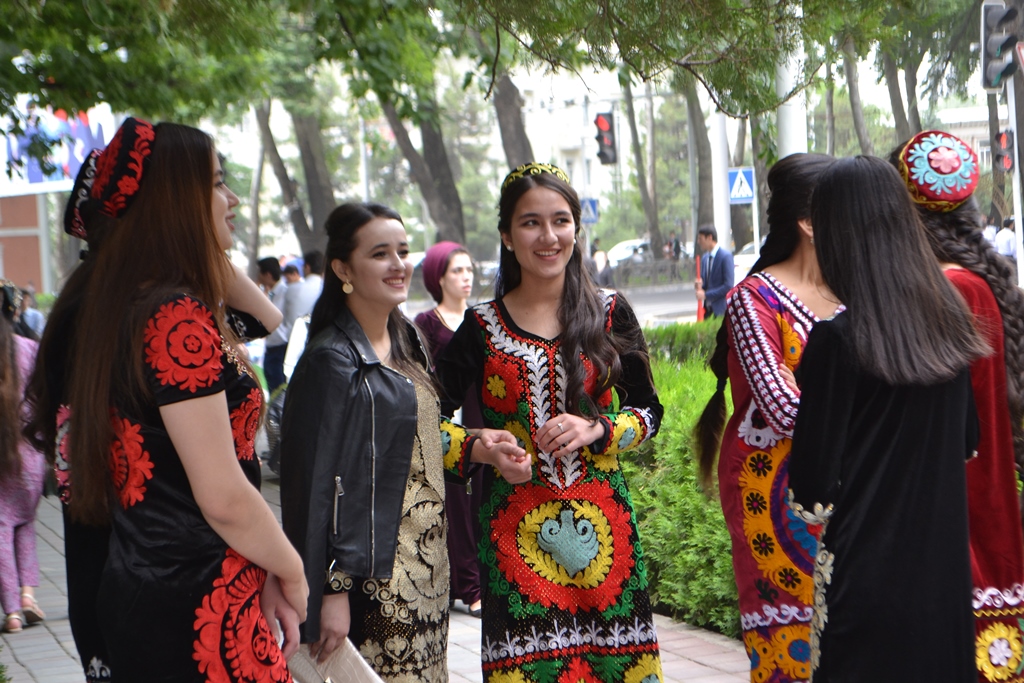 270 молодых людей из Таджикистана отправятся на Всемирный фестиваль молодежи в Россию