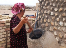 В кишлаках Таджикистана почти все тяготы семейного быта лежат на плечах женщины