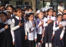 В Худжанде школьницам рекомендовали носить национальные тюбетейки