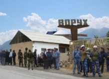 Киргизские пограничники ранили еще двоих жителей Воруха