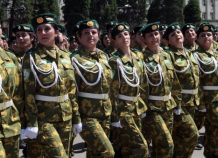 Женщинам-военнослужащим, участвовавшим в параде 26 мая, Рахмон выделит по 1 тыс. сомони